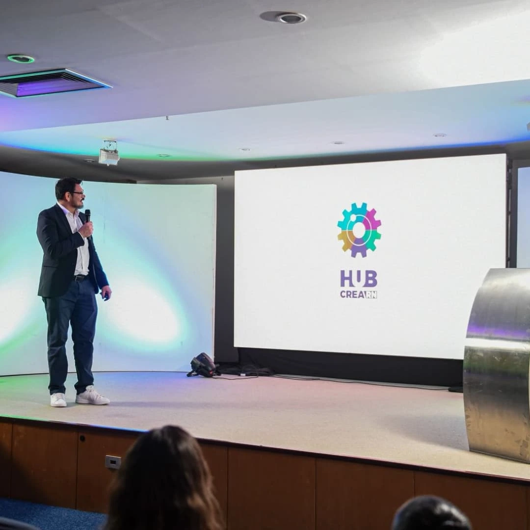 Claudionaldo Câmara apresenta o Projeto HUB CREA-RN no Agile Trends Nordeste 2025, destacando inovação e parcerias para a gestão pública.