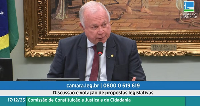 Paulo Azi (União-BA), Presidente da CCJ da Câmara e deputado federal na votação desta quarta-feira (17)